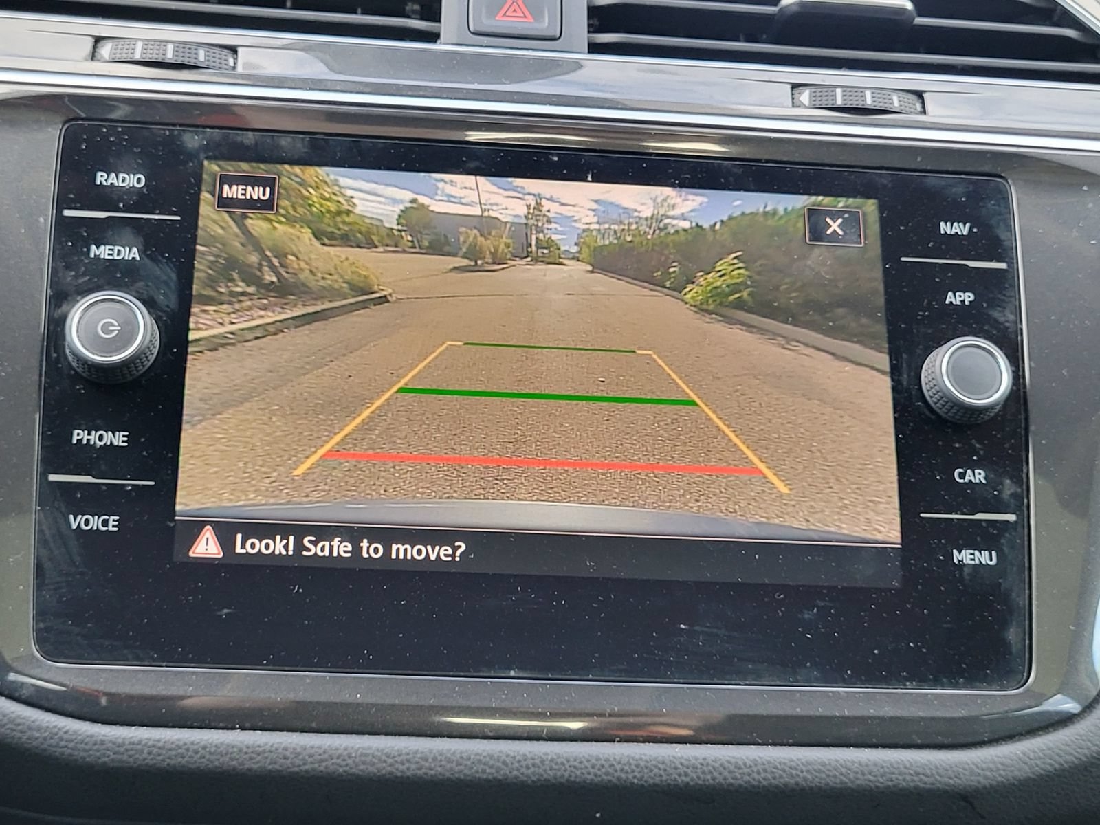 Used 2018 Volkswagen Tiguan SEL Premium AWD/4WD image 22