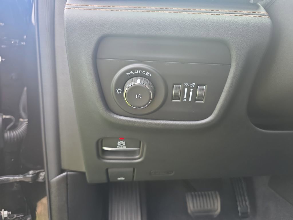 Used 2024 Jeep Grand Cherokee L Summit AWD/4WD image 21