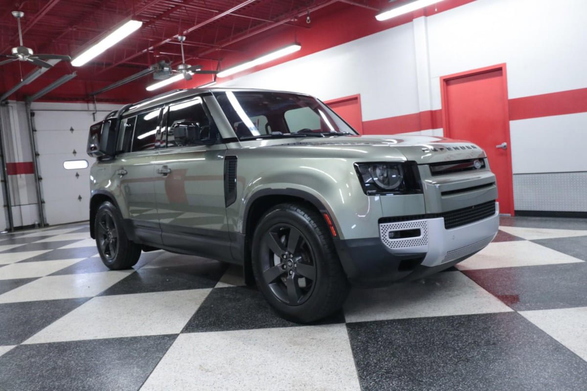 Used 2020 Land Rover Defender 110 SE image 2