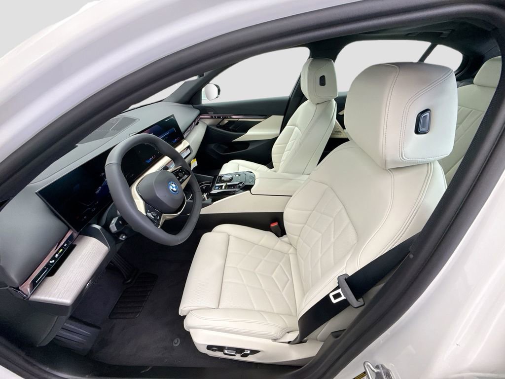 New 2026 BMW i5 eDrive40 w/ Premium Package image 18