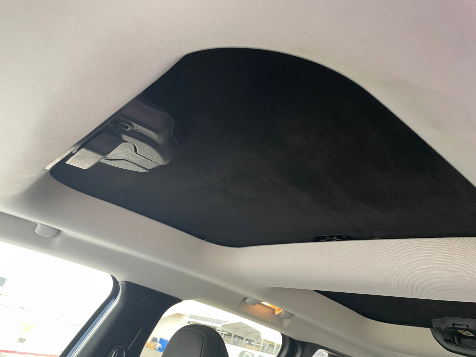 Used 2017 Jeep Renegade Latitude FWD image 32