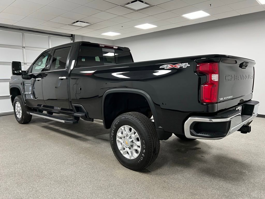 Used 2022 Chevrolet Silverado 3500 LTZ w/ LTZ Convenience Package AWD/4WD image 9