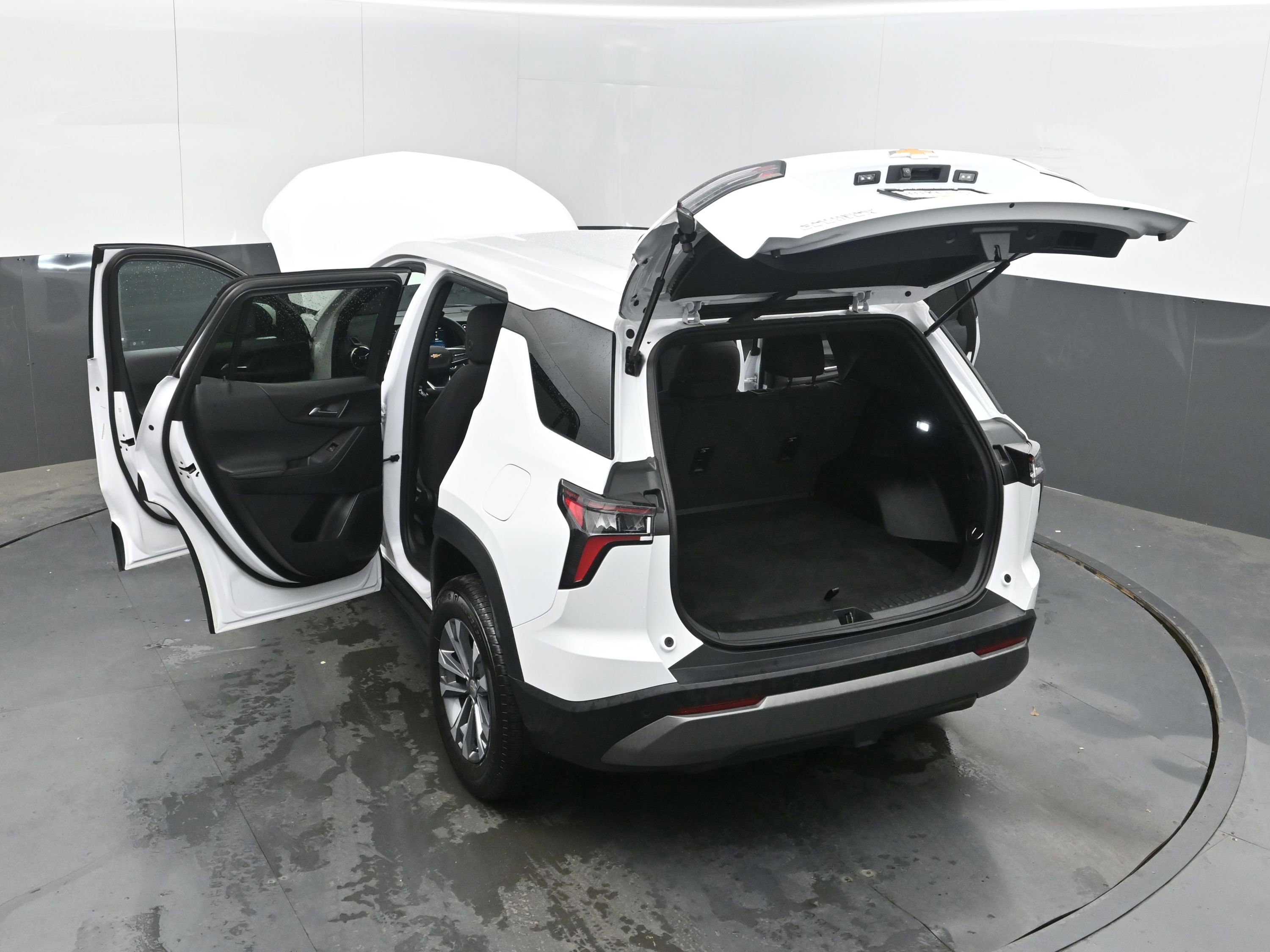 Used 2025 Chevrolet Equinox LT FWD image 45
