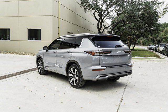 Used 2025 Mitsubishi Outlander SEL image 4
