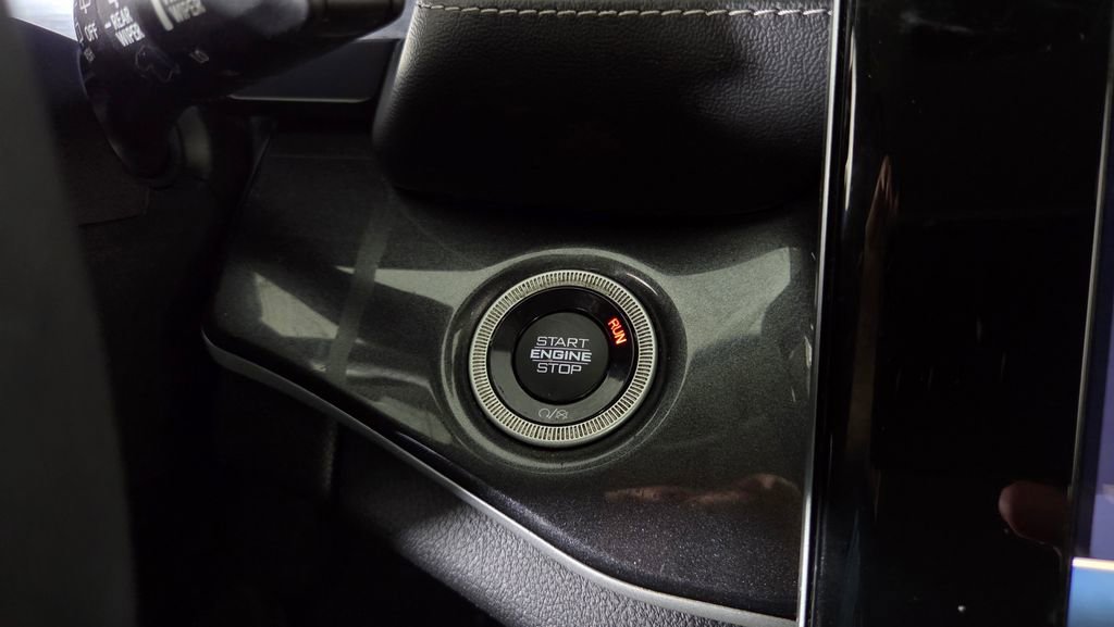 Used 2023 Jeep Grand Cherokee Laredo image 21