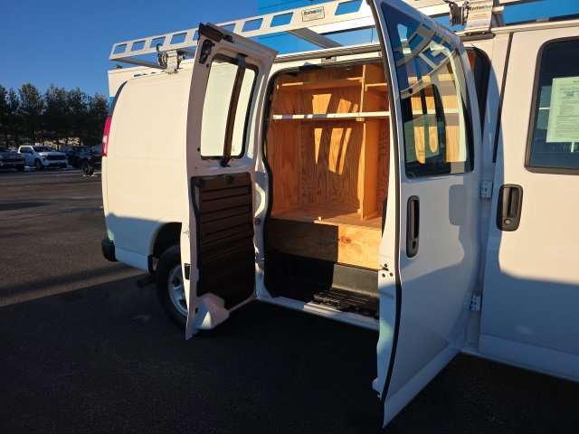 Used 2018 Chevrolet Express 2500 w/ Driver Convenience Package image 25