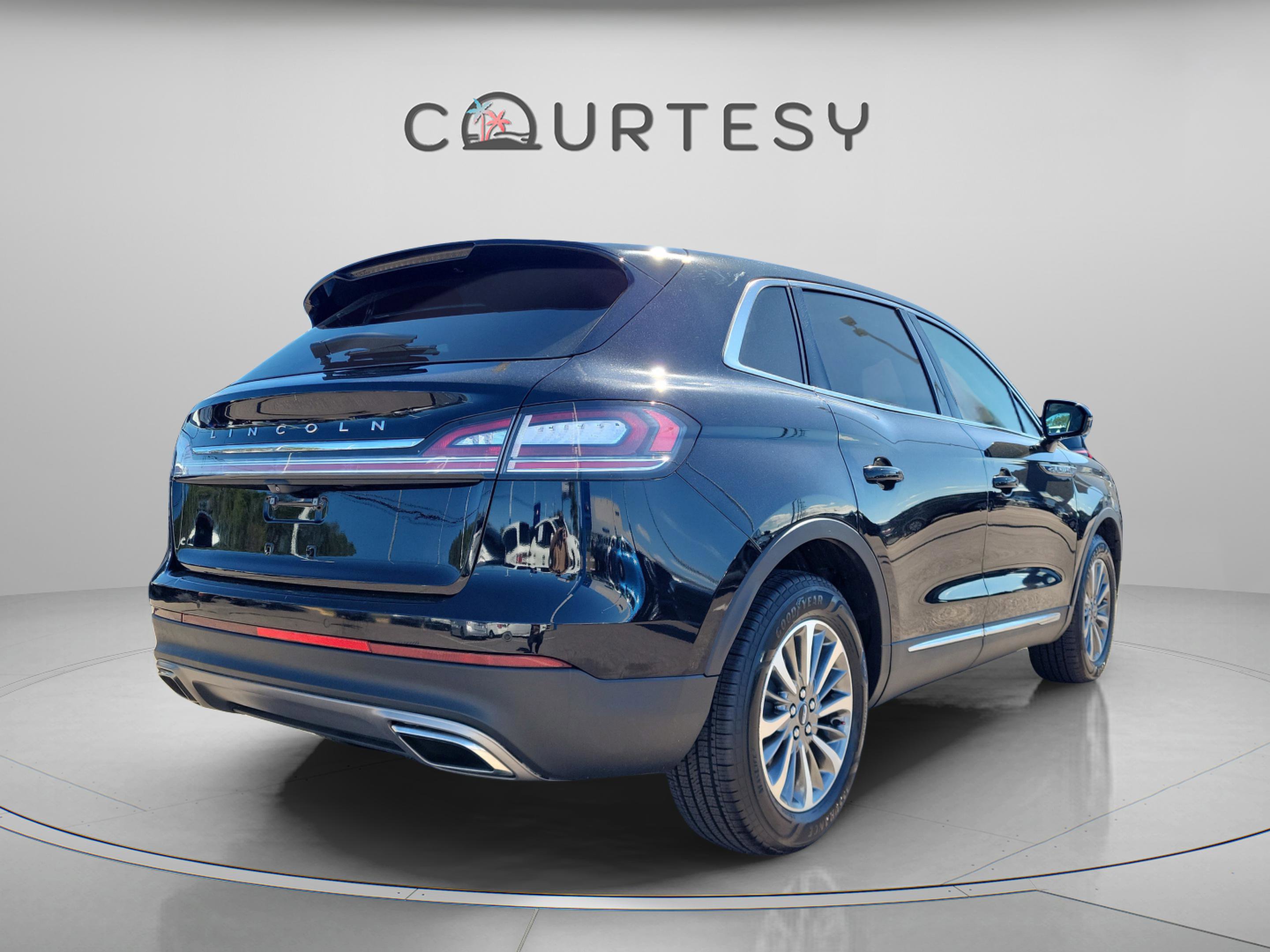 Used 2021 Lincoln Nautilus Reserve image 3