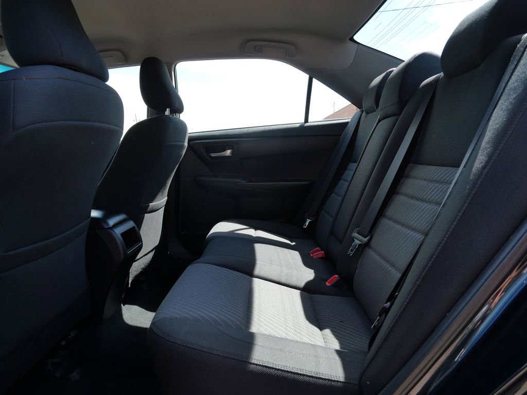Used 2015 Toyota Camry LE FWD image 11