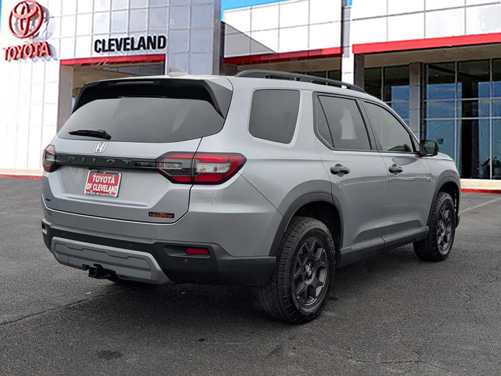 Used 2025 Honda Pilot TrailSport image 7