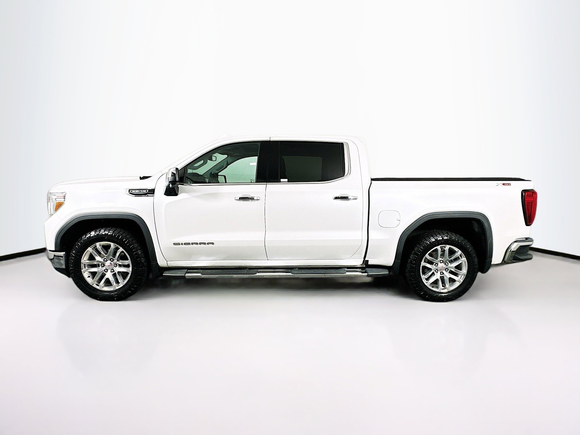 Used 2019 GMC Sierra 1500 SLT w/ SLT Premium Plus Package image 4
