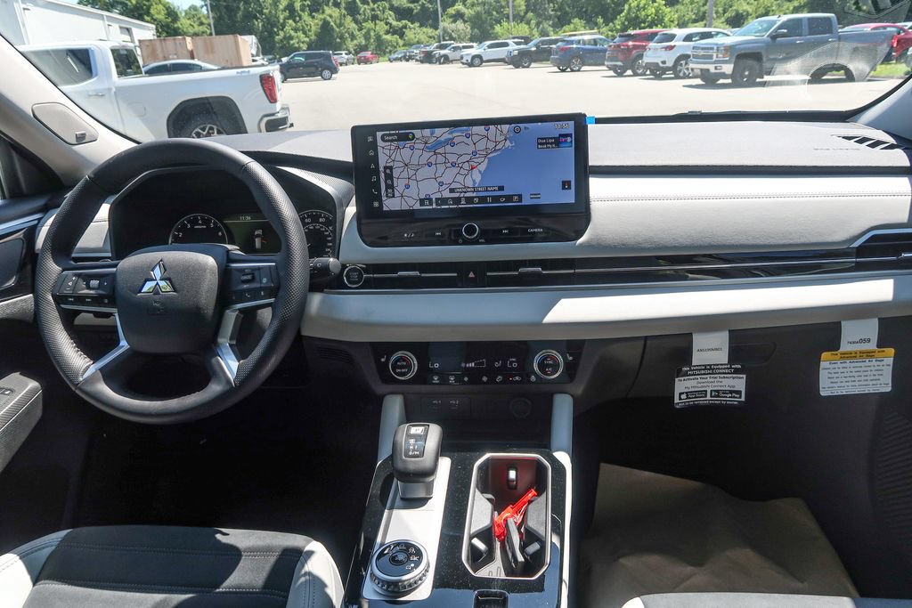 New 2026 Mitsubishi Outlander SE FWD image 17