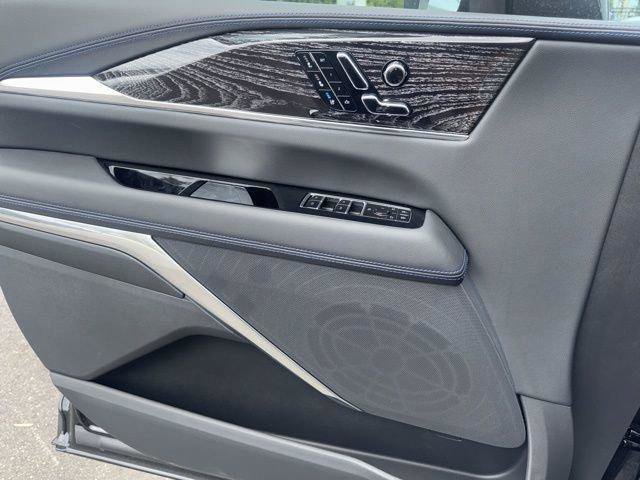 New 2025 Cadillac Escalade IQ Luxury 1 w/ Smart Trailering package image 14