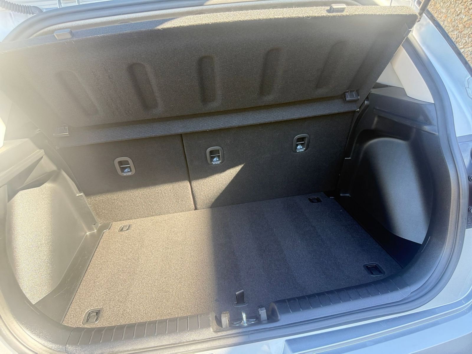 Used 2025 Hyundai Venue SEL image 33