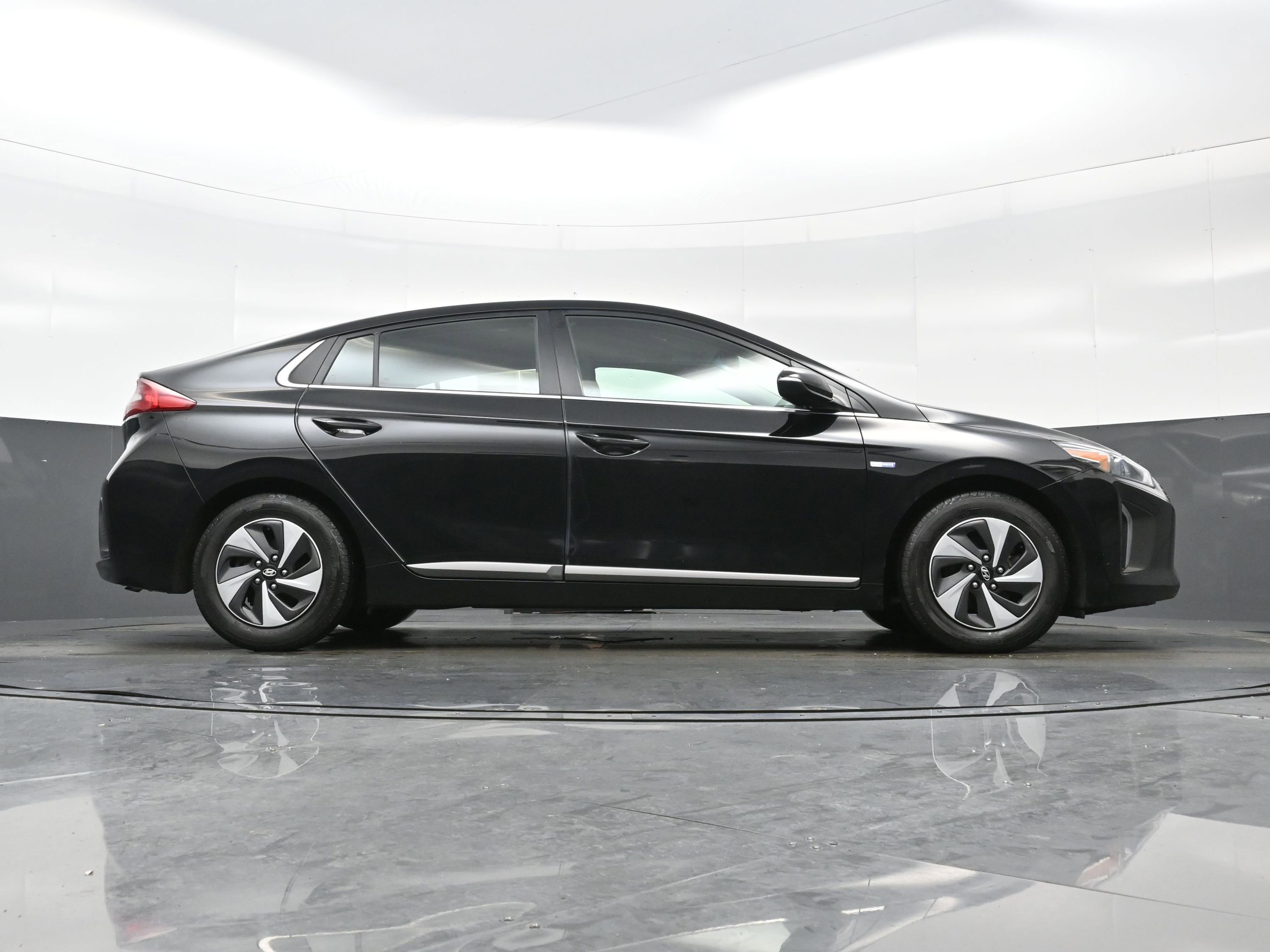Used 2019 Hyundai Ioniq SEL FWD image 32