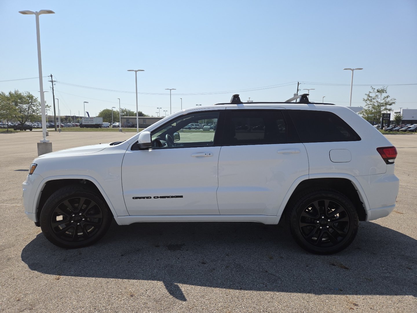 Used 2019 Jeep Grand Cherokee Altitude AWD/4WD image 15