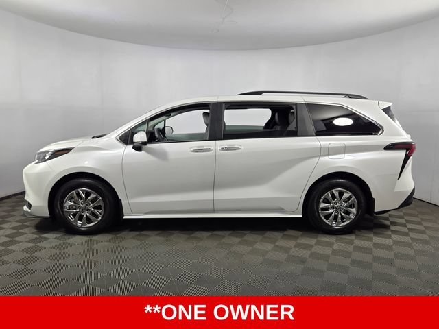 Used 2025 Toyota Sienna XLE FWD image 5