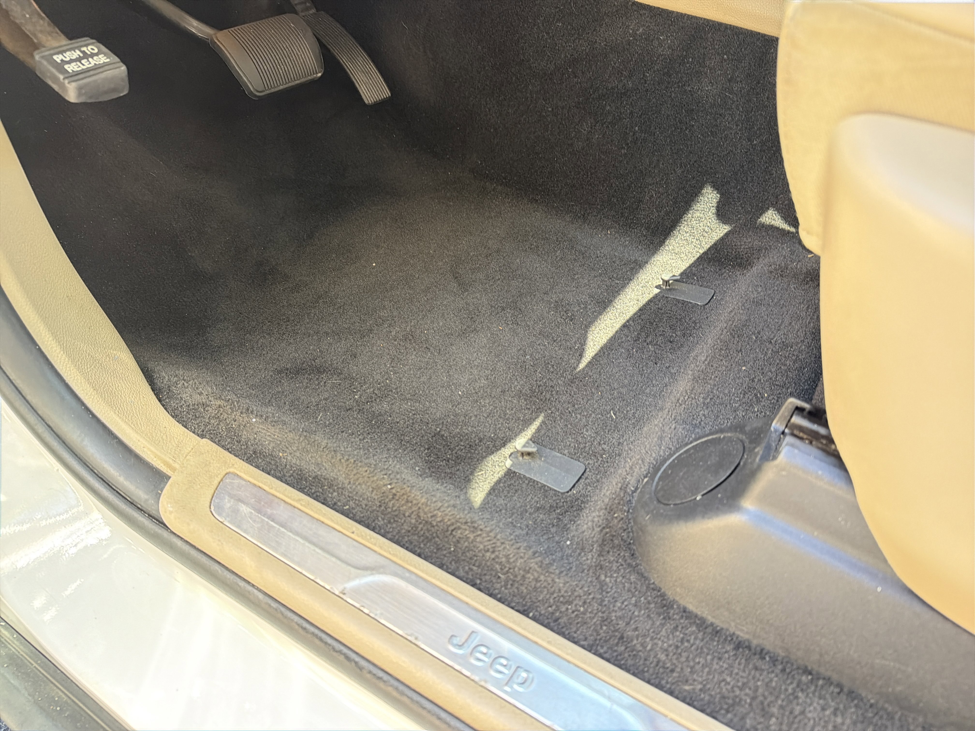 Used 2014 Jeep Grand Cherokee Limited AWD/4WD image 17