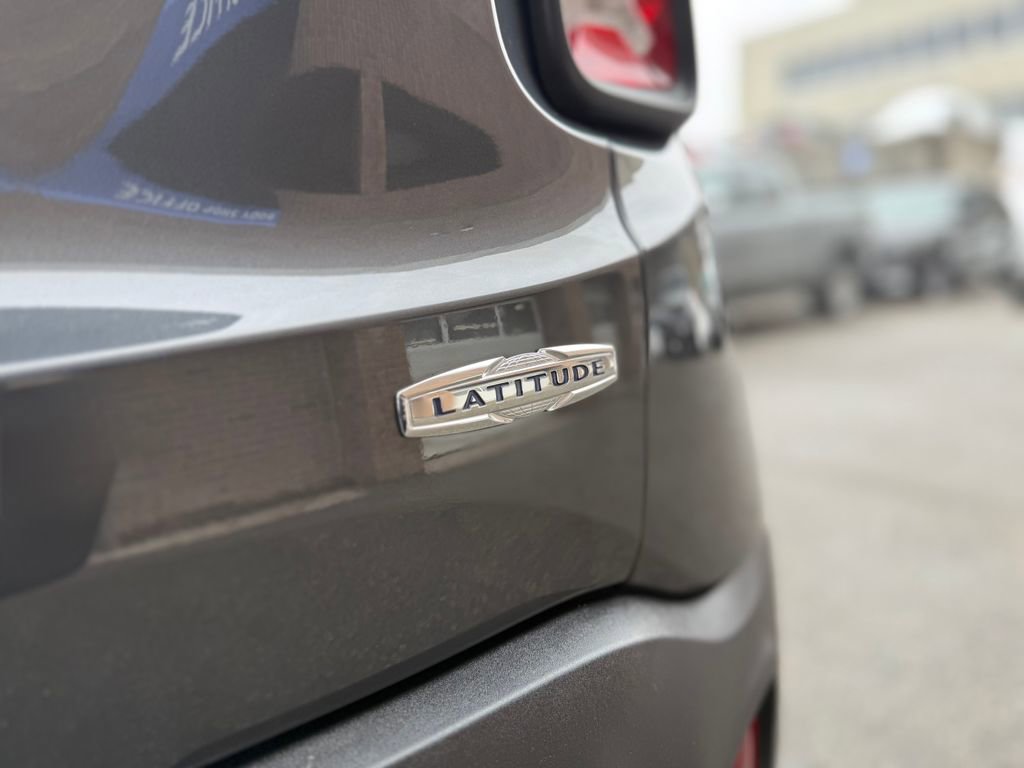 Used 2022 Jeep Renegade Latitude w/ Convenience Group image 30