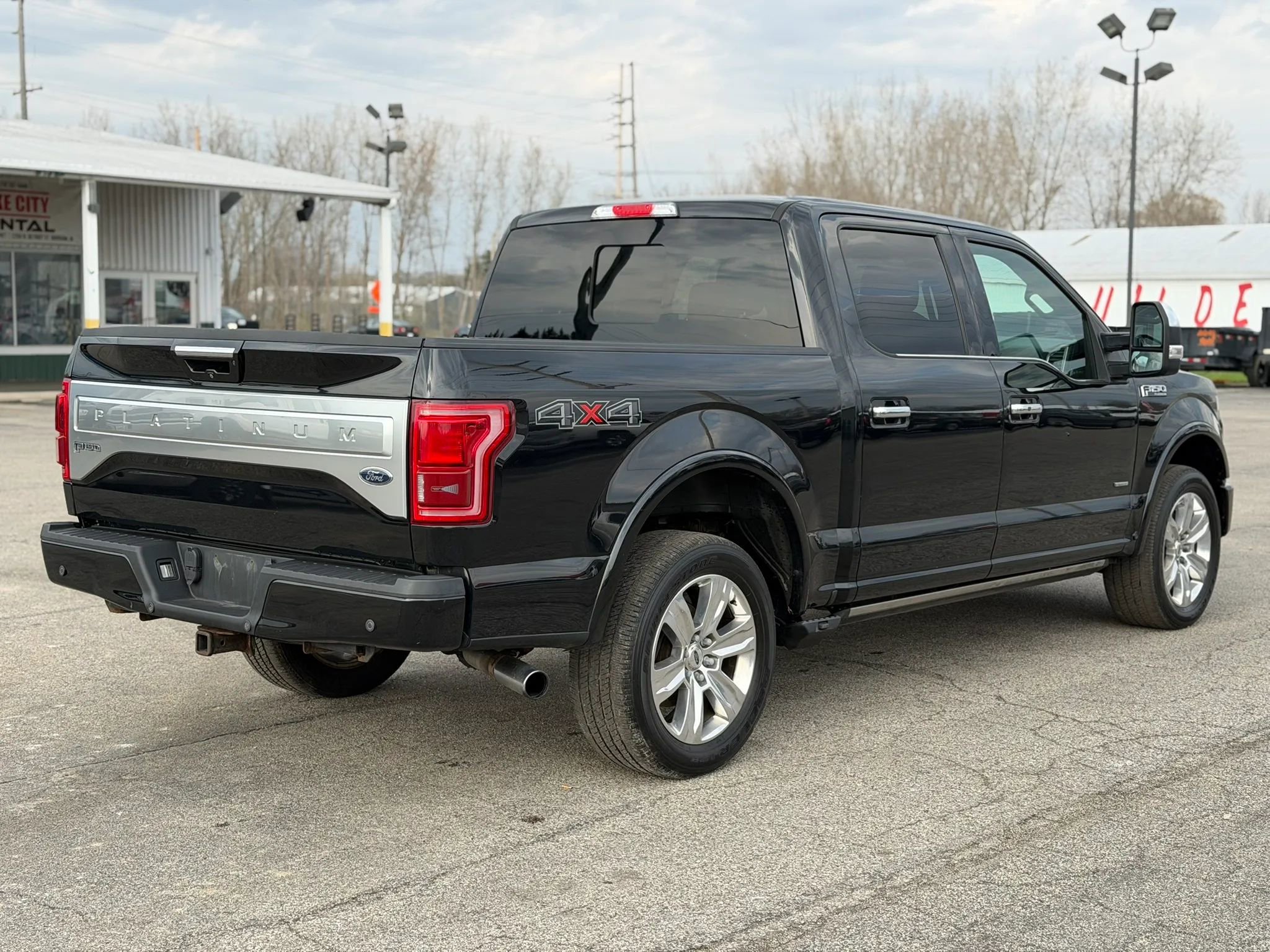 Used 2015 Ford F150 Platinum w/ Equipment Group 701A Luxury AWD/4WD image 5