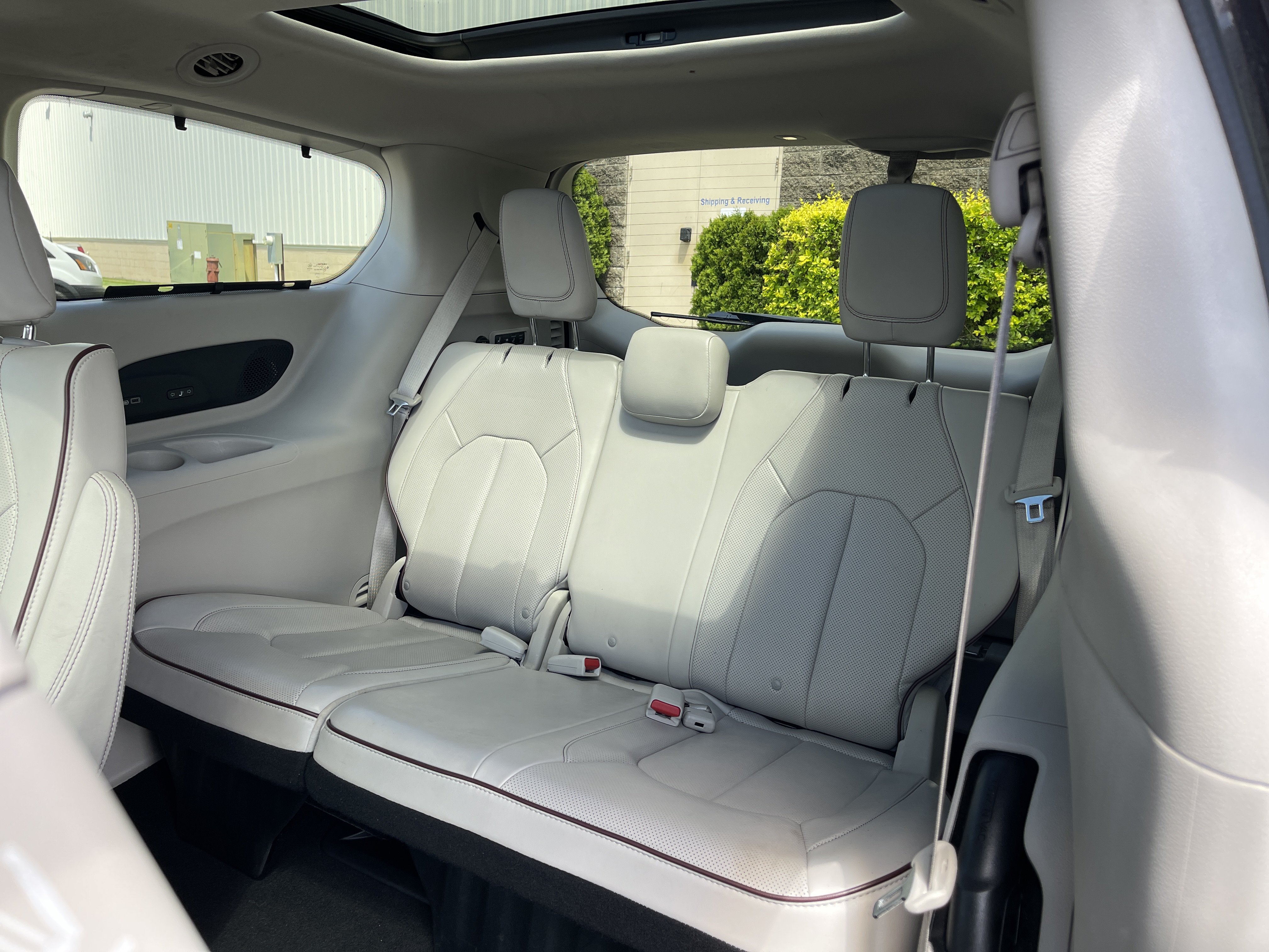 Used 2020 Chrysler Pacifica Limited FWD image 11