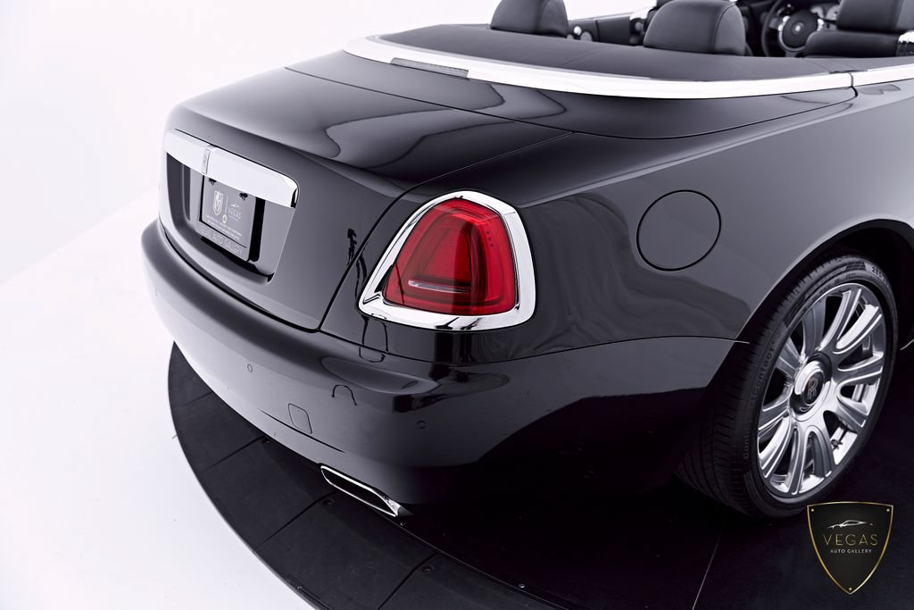 Used 2019 Rolls-Royce Dawn RWD image 33