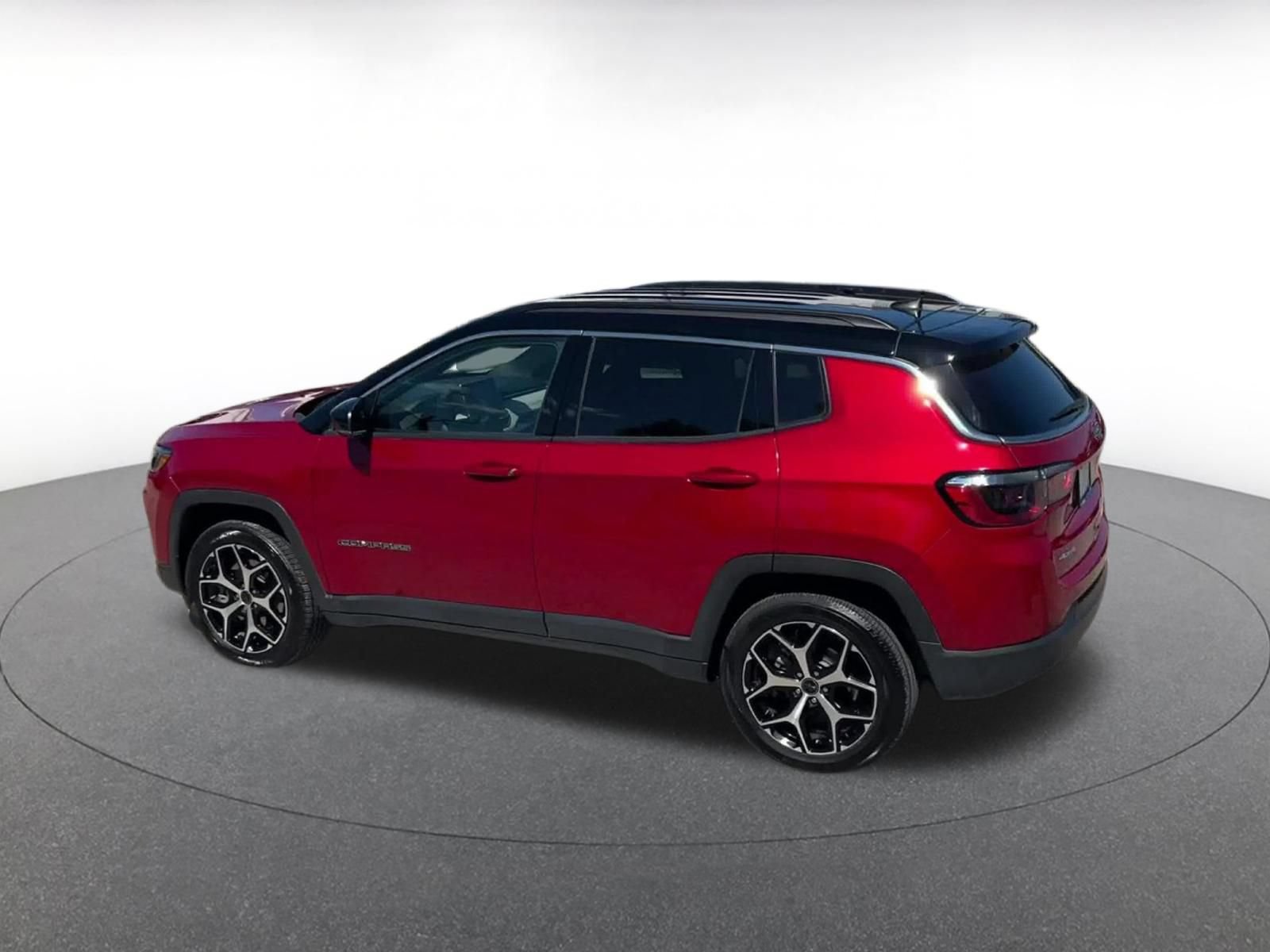 Used 2025 Jeep Compass Limited AWD/4WD image 9