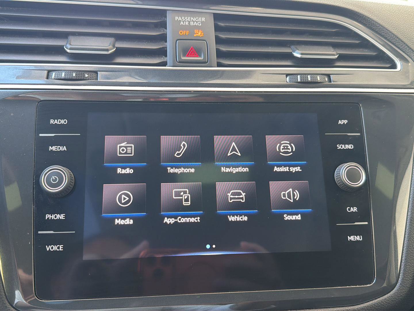 Certified 2022 Volkswagen Tiguan SE w/ Panoramic Sunroof Package AWD/4WD image 21