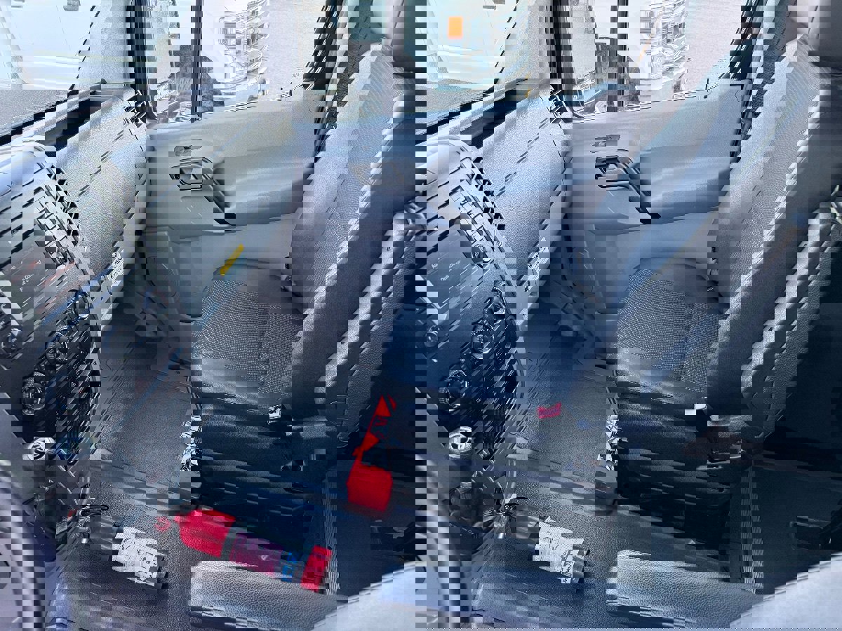 Used 2016 Mercedes-Benz Sprinter 2500 image 19