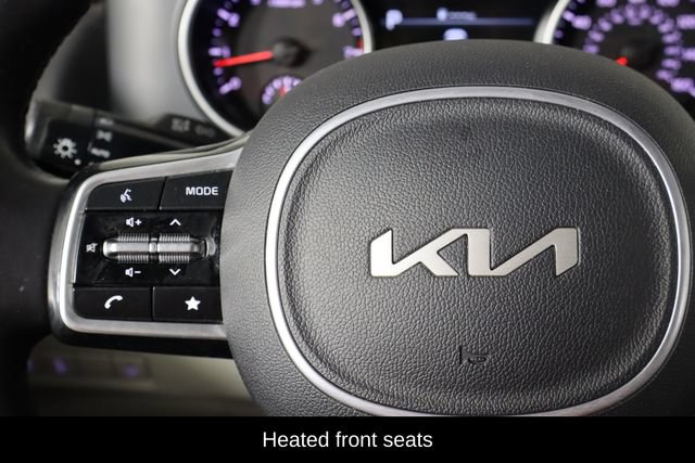 Used 2023 Kia Carnival LX FWD image 8