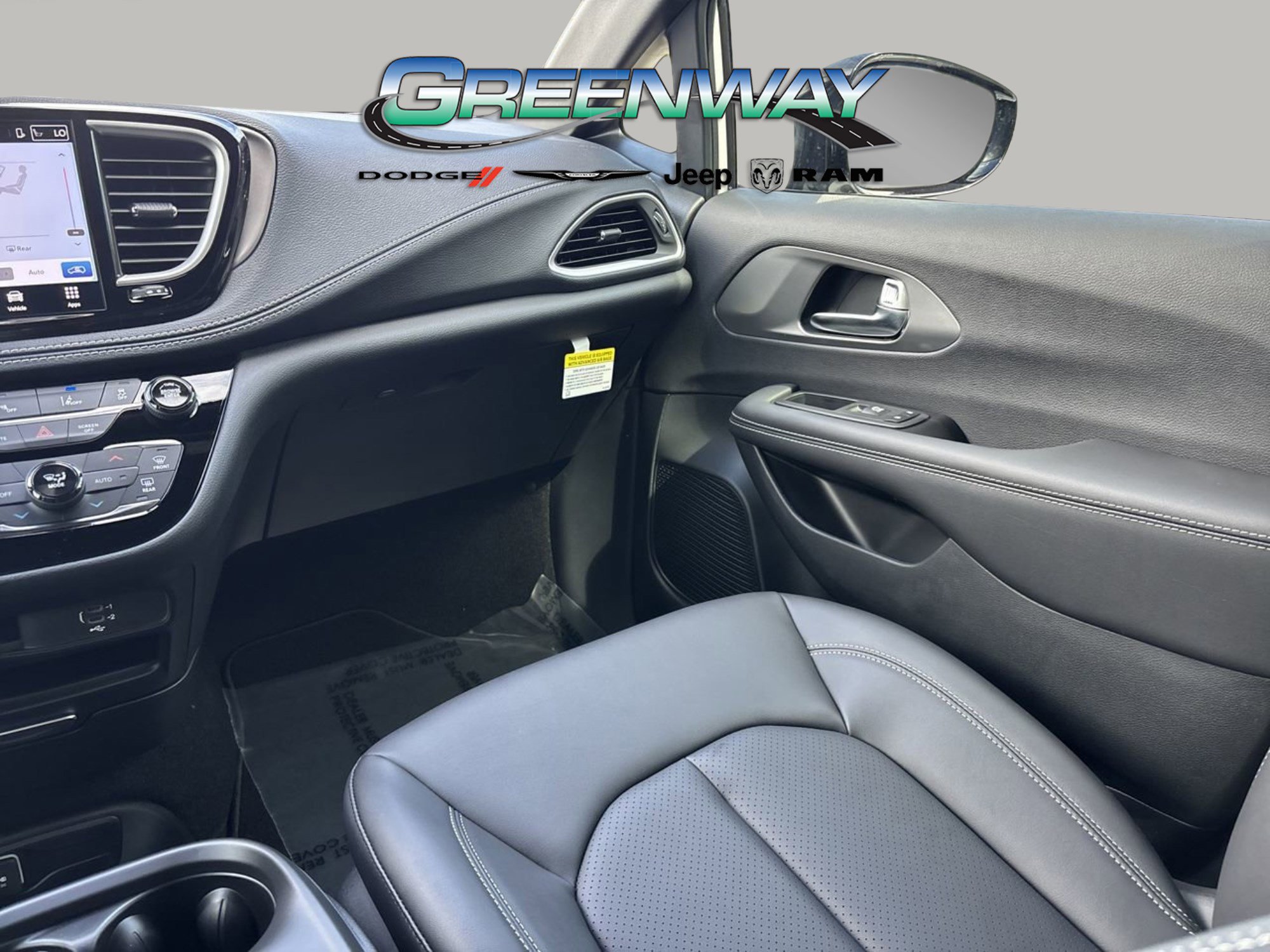 New 2026 Chrysler Pacifica Select image 15