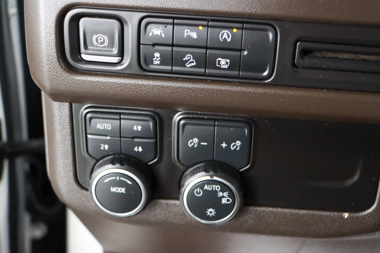 Used 2023 Chevrolet Tahoe Z71 w/ Luxury Package image 24