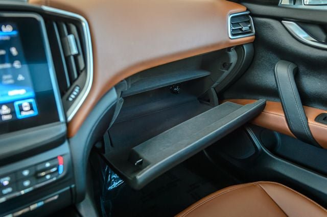 Used 2018 Maserati Ghibli RWD image 39