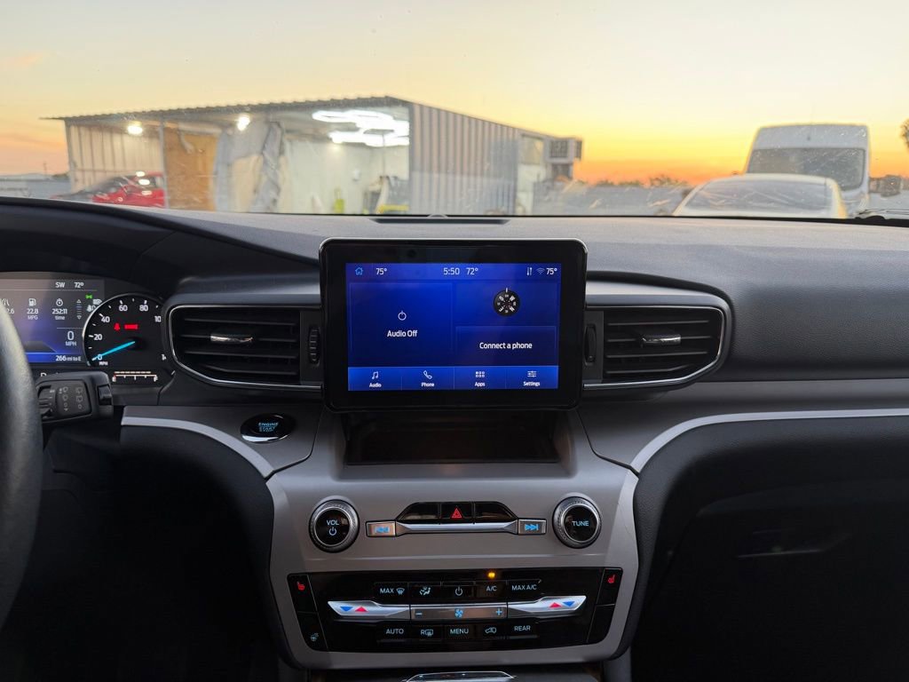 Used 2024 Ford Explorer XLT w/ Equipment Group 202A image 9