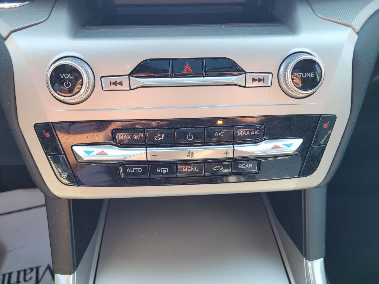 Used 2022 Ford Explorer XLT w/ Equipment Group 202A image 23