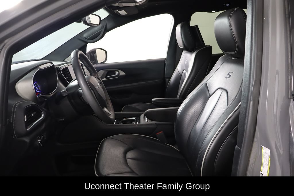 Used 2022 Chrysler Pacifica Limited w/ Uconnect Theater Family Group FWD image 7