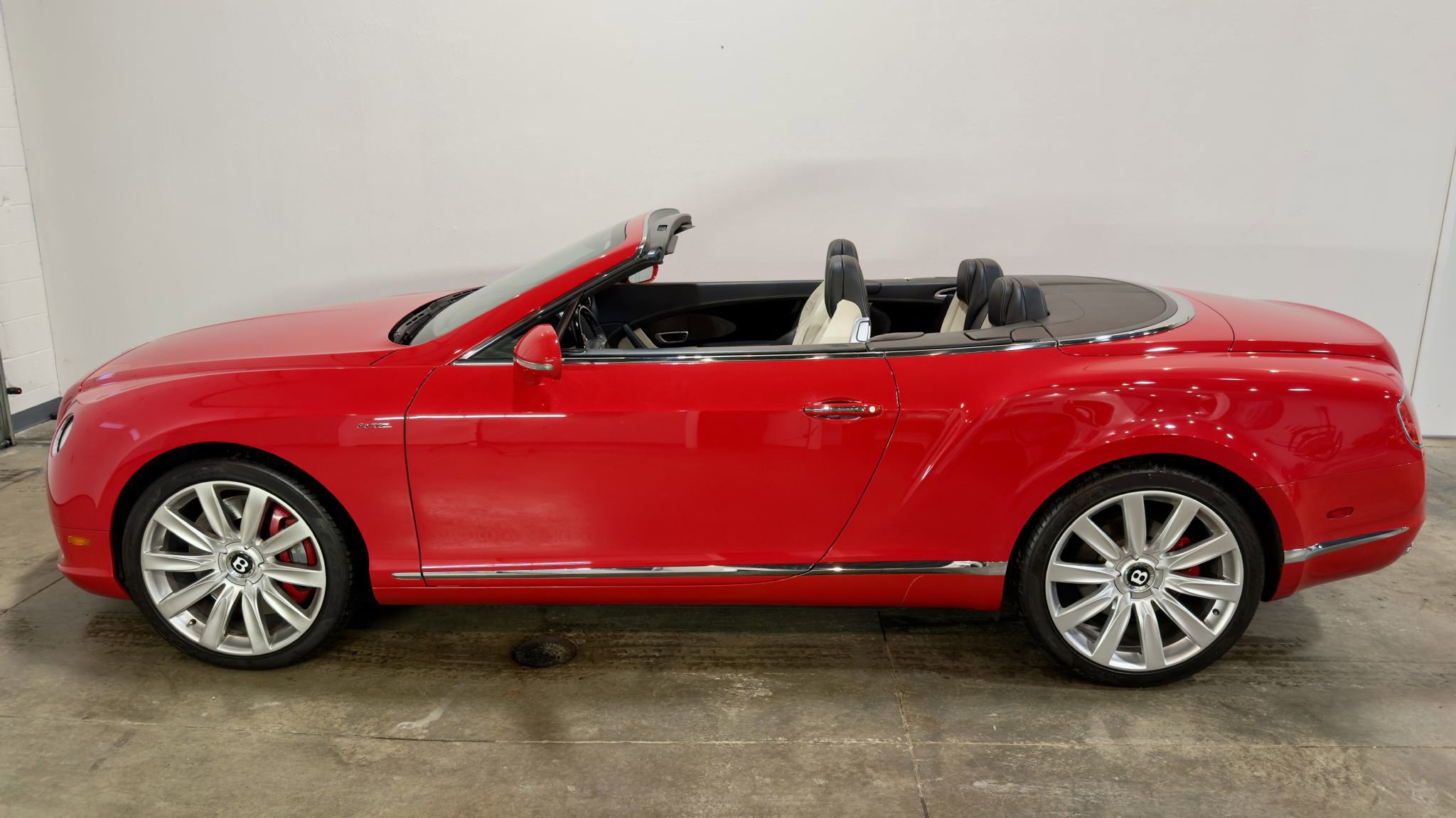 Used 2015 Bentley Continental GT image 31