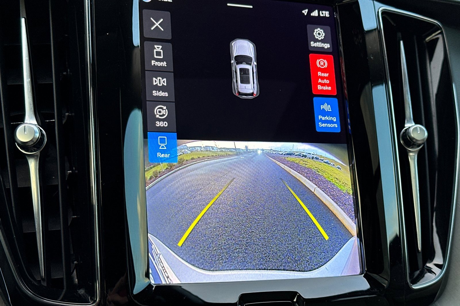 Used 2023 Volvo XC60 T8 Ultimate image 22