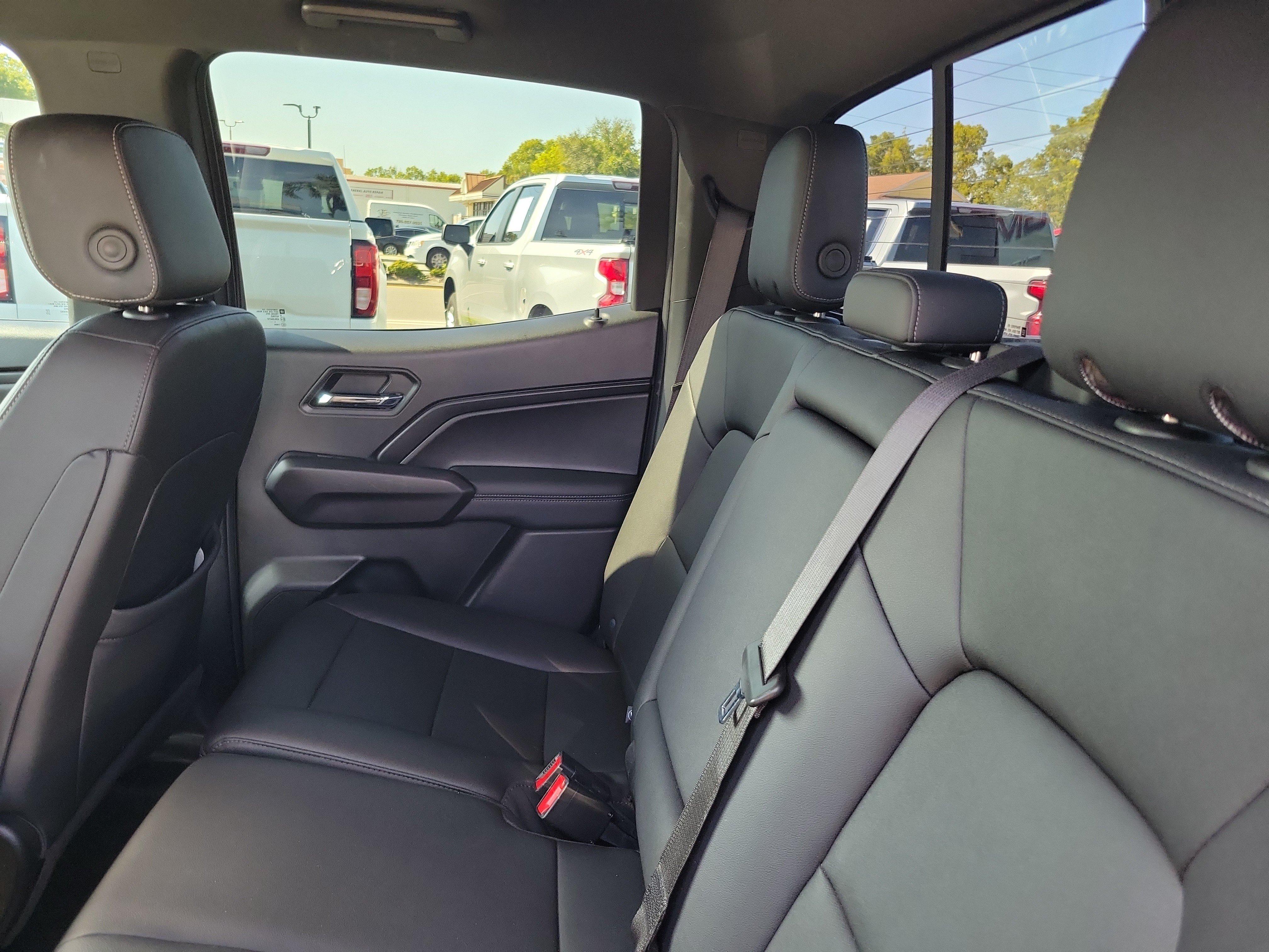 Used 2023 Chevrolet Colorado LT w/ LT Convenience Package III RWD image 10