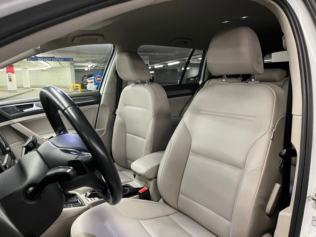 Used 2017 Volkswagen Golf Alltrack S image 16