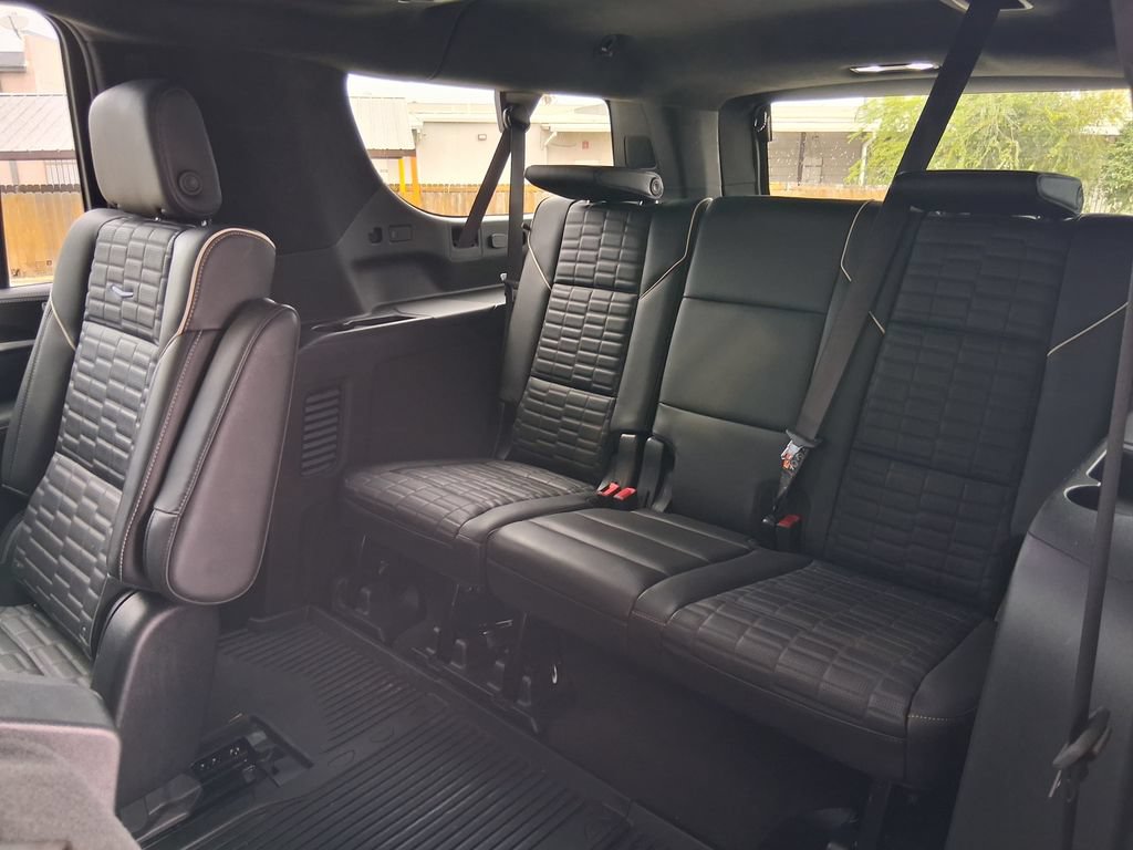 Certified 2025 Cadillac Escalade ESV Sport Platinum w/ LPO, Floor Liner Package AWD/4WD image 25
