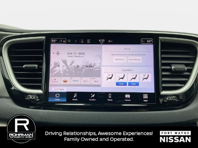 Used 2023 Chrysler Pacifica Touring-L FWD image 15