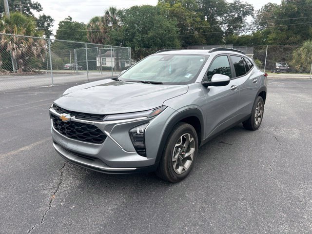 Used 2026 Chevrolet Trax LT w/ Driver Confidence Package FWD image 1