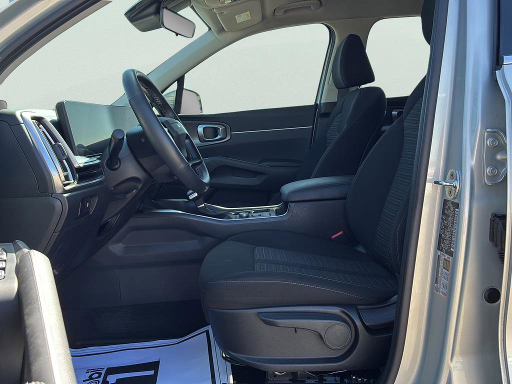 Certified 2026 Kia Sorento LX FWD image 14