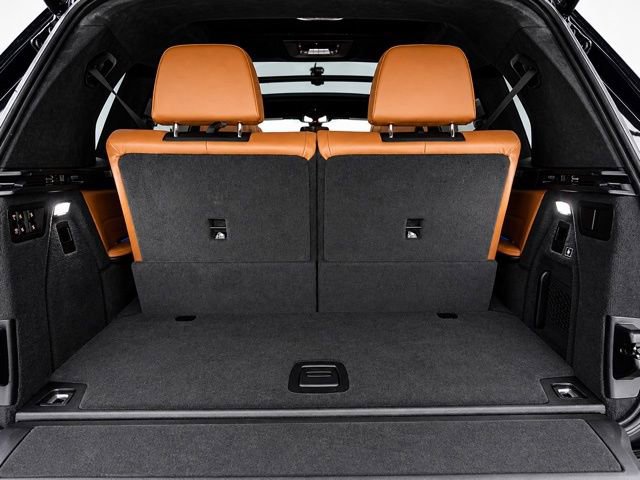 Used 2022 BMW X7 xDrive40i w/ M Sport Package AWD/4WD image 11
