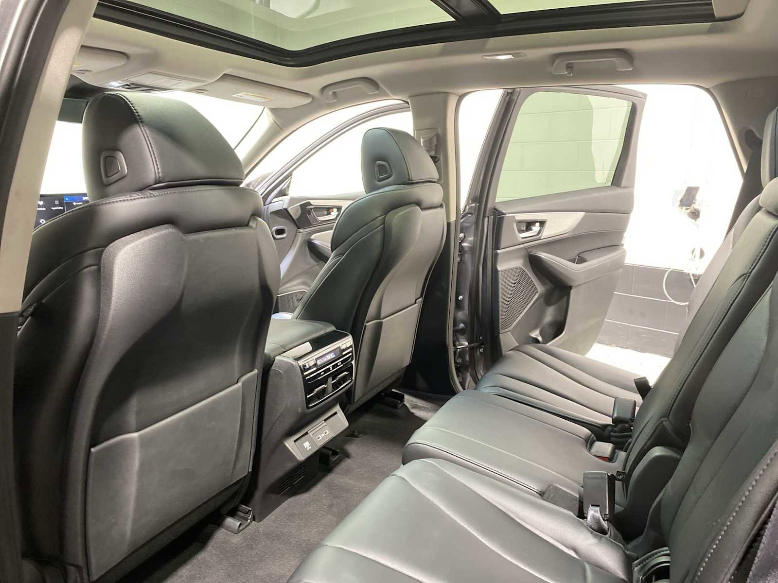 Used 2023 Acura MDX SH-AWD image 12