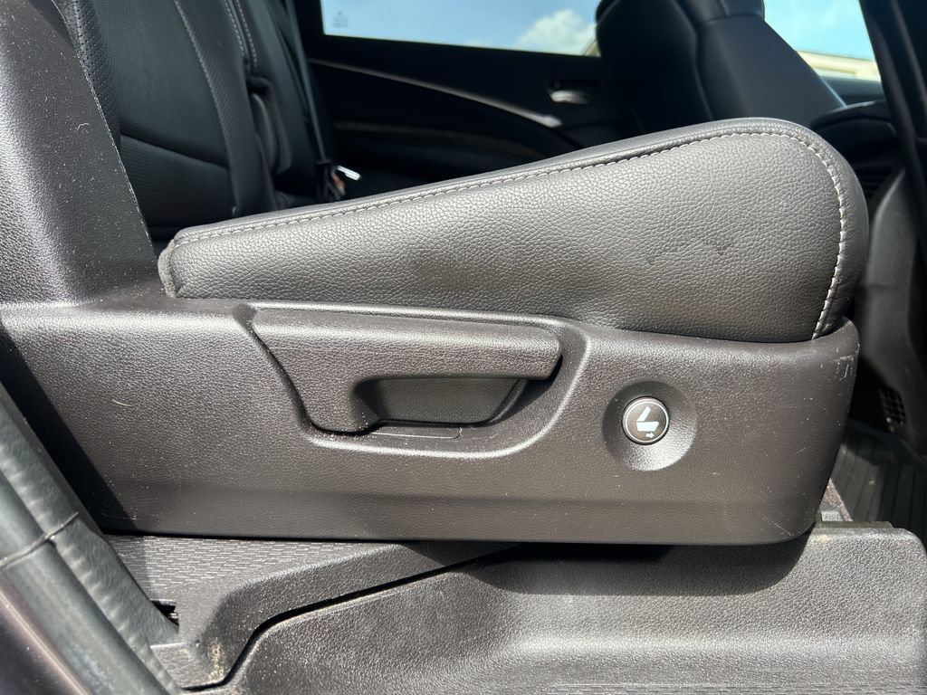 Used 2019 Acura MDX w/ Technology Package AWD/4WD image 13