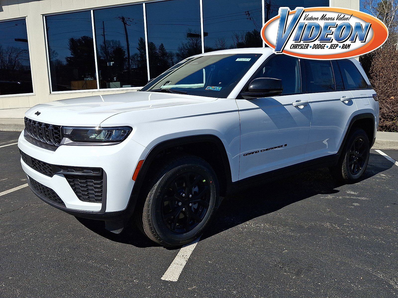 New 2026 Jeep Grand Cherokee Altitude