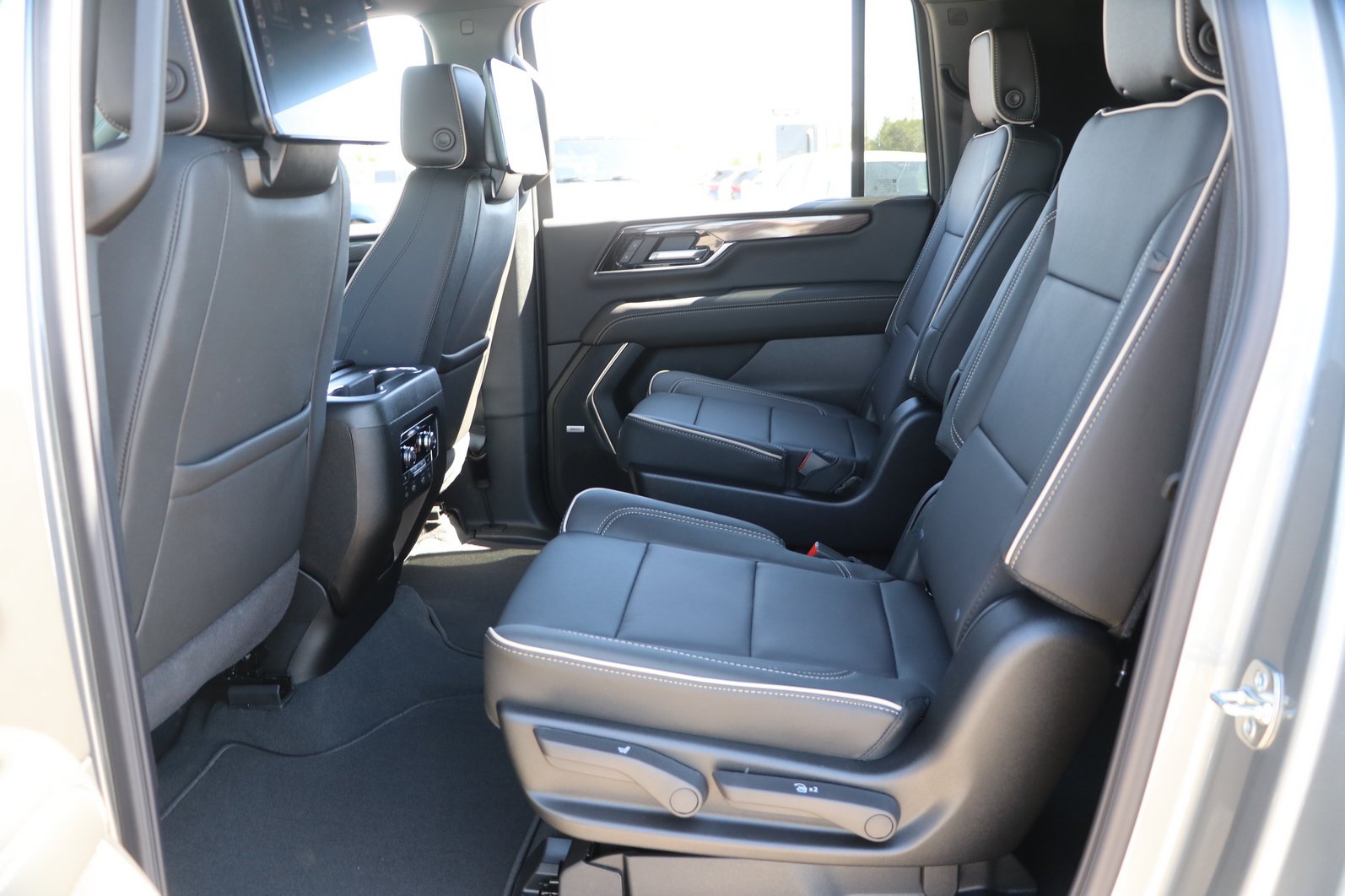 New 2026 GMC Yukon XL Elevation w/ Elevation Premium Package AWD/4WD image 28