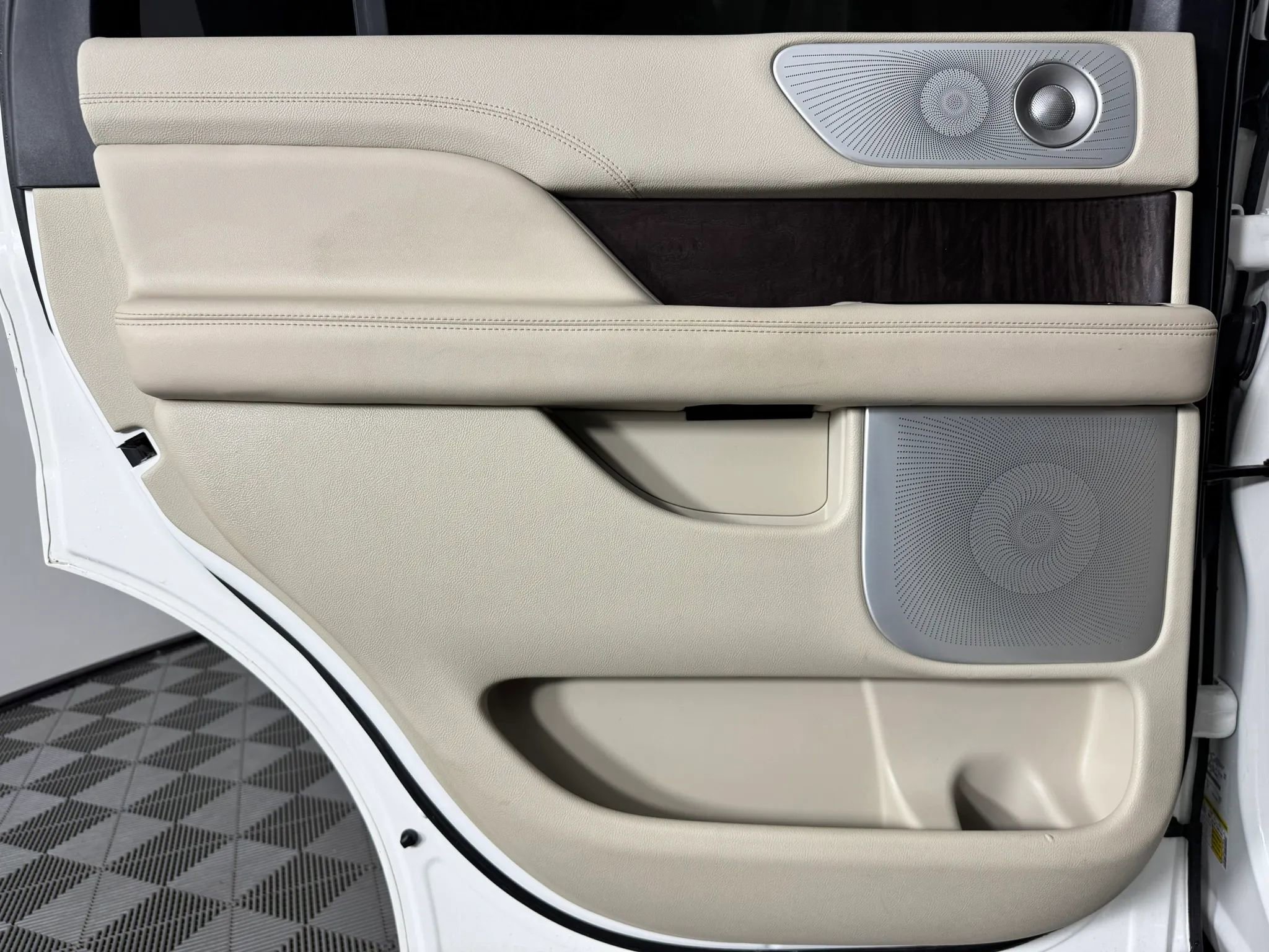 Used 2021 Lincoln Navigator Reserve w/ Luxury Package image 50