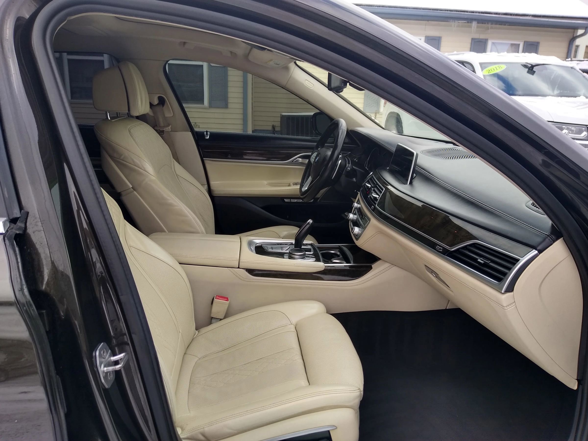 Used 2016 BMW 750i xDrive image 18